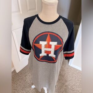 Houston Astros 💙🧡jersey T-shirt. Gray with navy and orange details size medium.